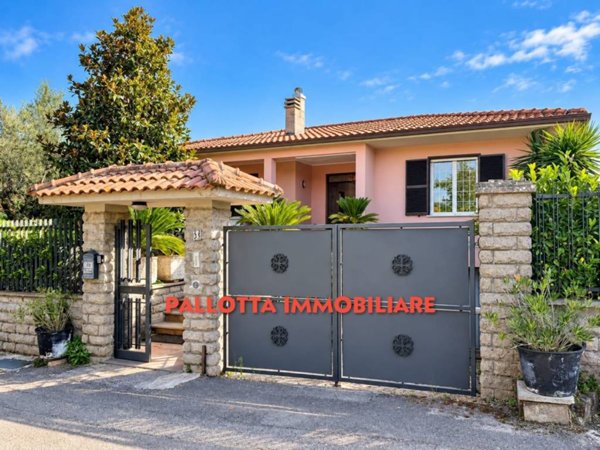casa indipendente in vendita a Capodimonte