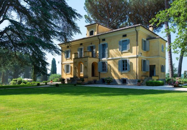 casa indipendente in vendita a Capranica
