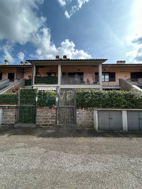 appartamento in vendita a Capranica in zona Capranica Scalo