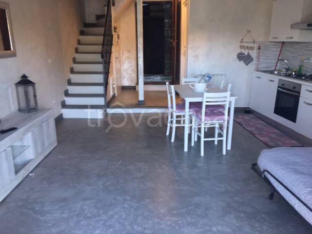 casa indipendente in vendita a Capranica