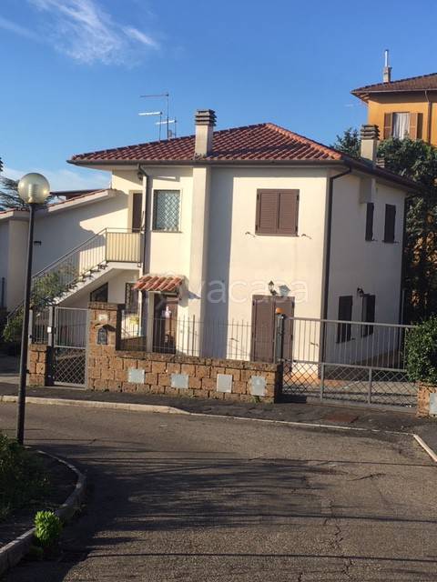 appartamento in vendita a Capranica in zona Capranica Scalo