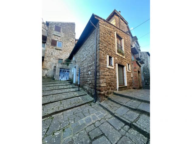 casa indipendente in vendita a Capranica