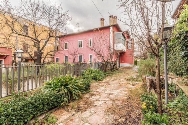 appartamento in vendita a Capranica