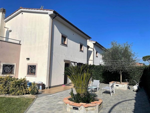 appartamento in vendita a Capranica in zona Capranica Scalo
