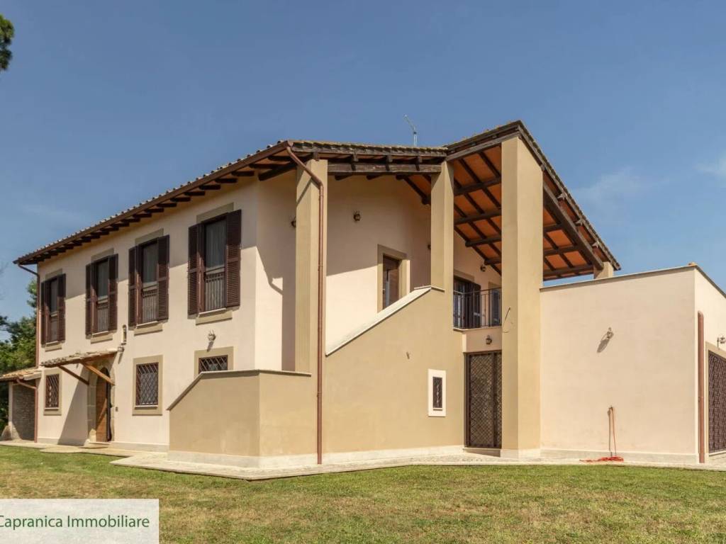 casa indipendente in vendita a Capranica