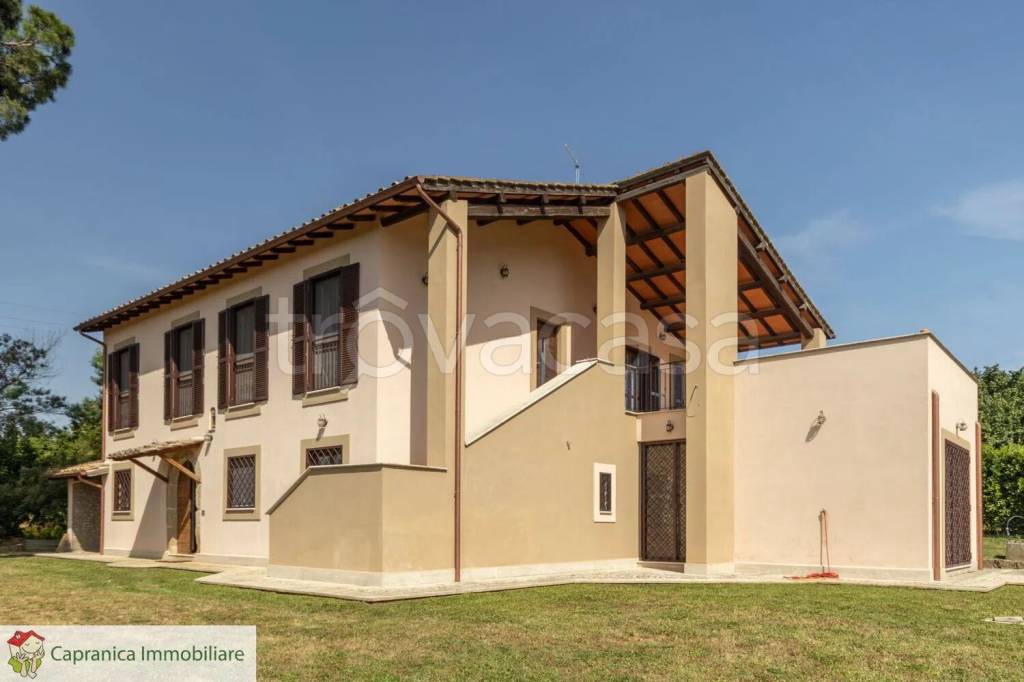 casa indipendente in vendita a Capranica