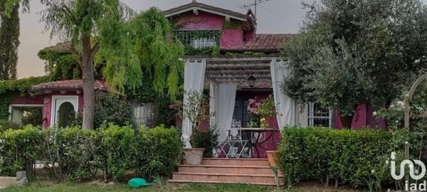 casa indipendente in vendita a Capranica