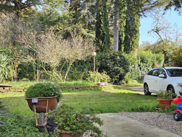 casa indipendente in vendita a Capranica