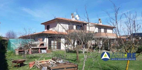 casa indipendente in vendita a Capranica