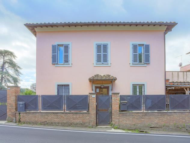 casa indipendente in vendita a Capranica