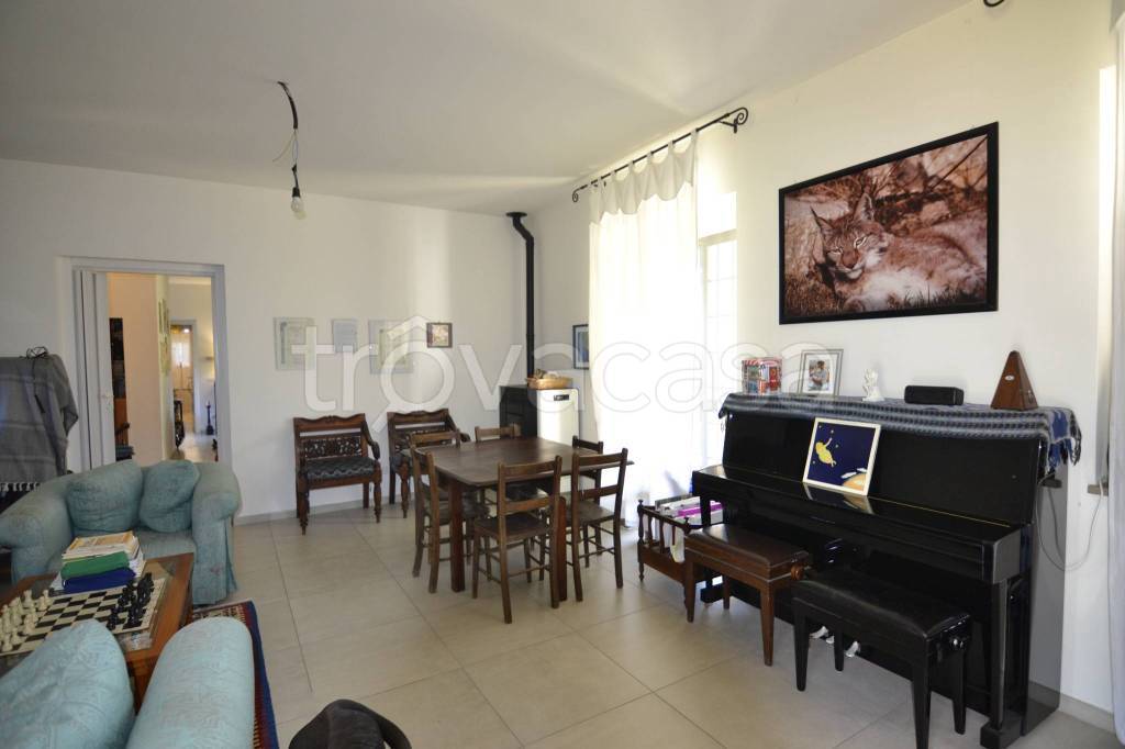 casa indipendente in vendita a Capranica in zona Vico Matrino