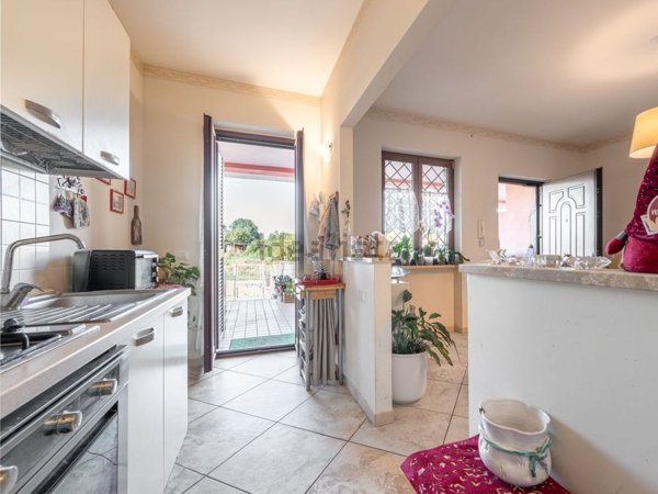 casa indipendente in vendita a Capranica