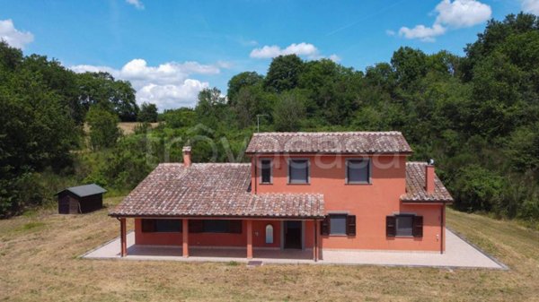 casa indipendente in vendita a Capranica