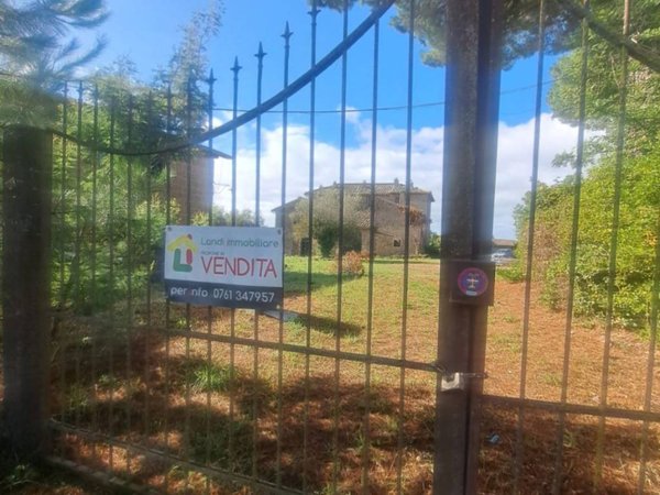 casa indipendente in vendita a Capranica