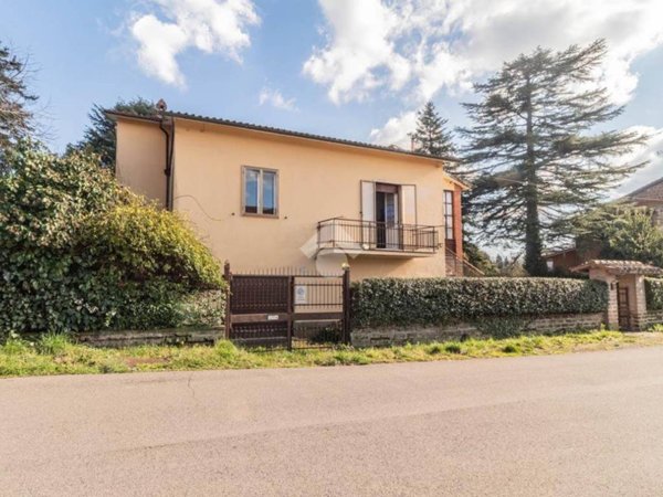 casa indipendente in vendita a Capranica in zona Capranica Scalo