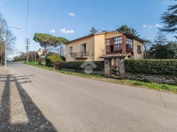 casa indipendente in vendita a Capranica in zona Capranica Scalo