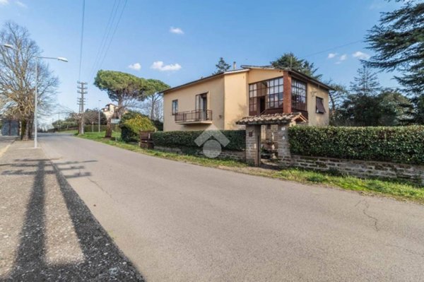 casa indipendente in vendita a Capranica in zona Capranica Scalo