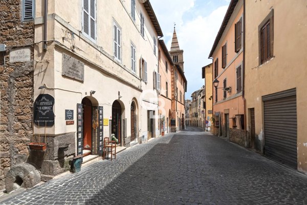 negozio in vendita a Capranica