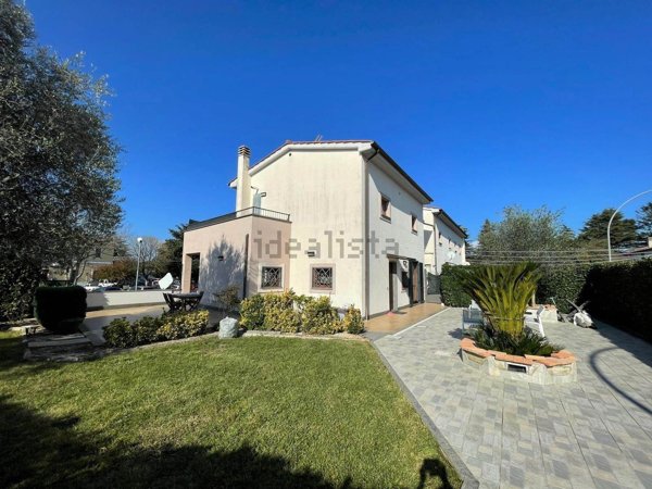 appartamento in vendita a Capranica in zona Capranica Scalo