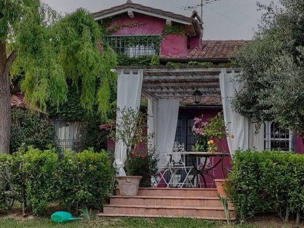 casa indipendente in vendita a Capranica