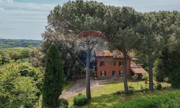 casale in vendita a Capranica in zona Vico Matrino