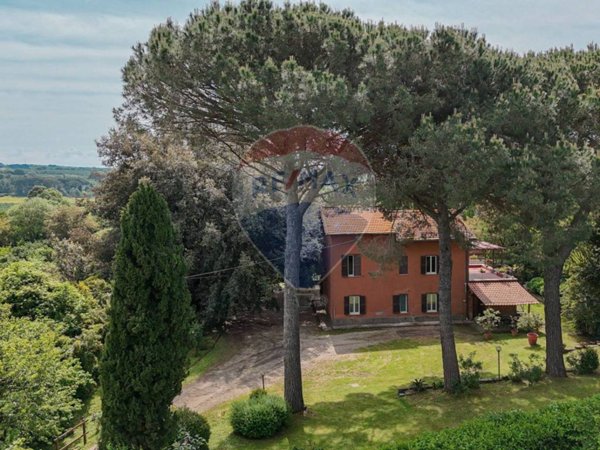 casale in vendita a Capranica