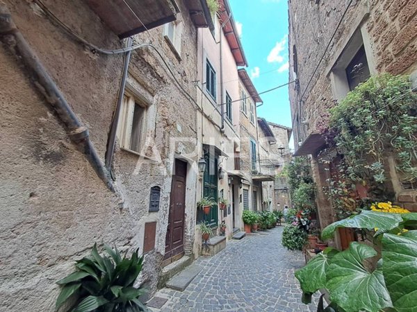 casa indipendente in vendita a Capranica