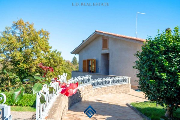 casa indipendente in vendita a Capranica