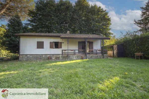 casa indipendente in vendita a Capranica