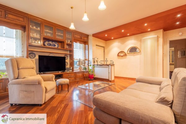 casa indipendente in vendita a Capranica