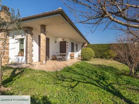 casa indipendente in vendita a Capranica
