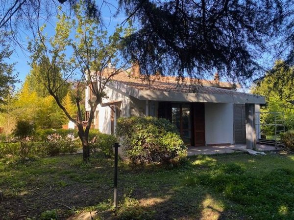 casa indipendente in vendita a Capranica