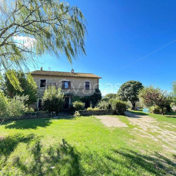 casa indipendente in vendita a Capranica