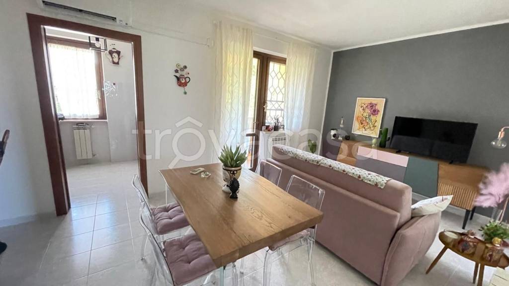 appartamento in vendita a Capranica