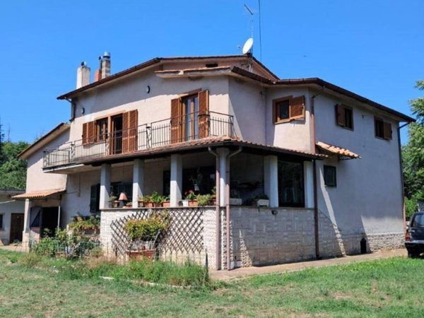 casa indipendente in vendita a Capranica