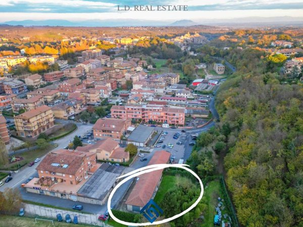 negozio in vendita a Capranica
