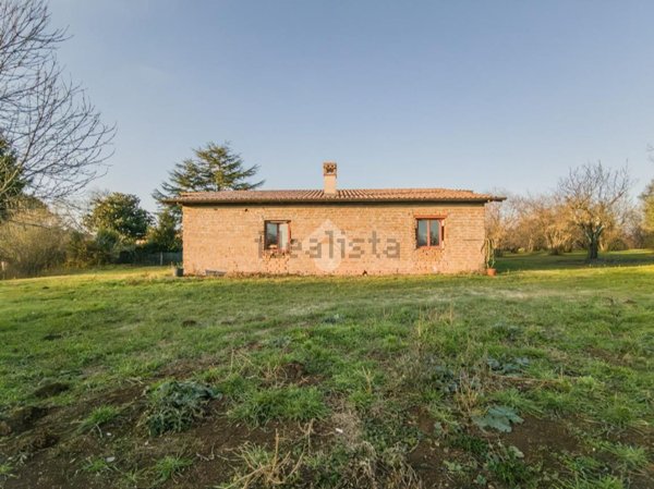 pentavano in vendita a Capranica