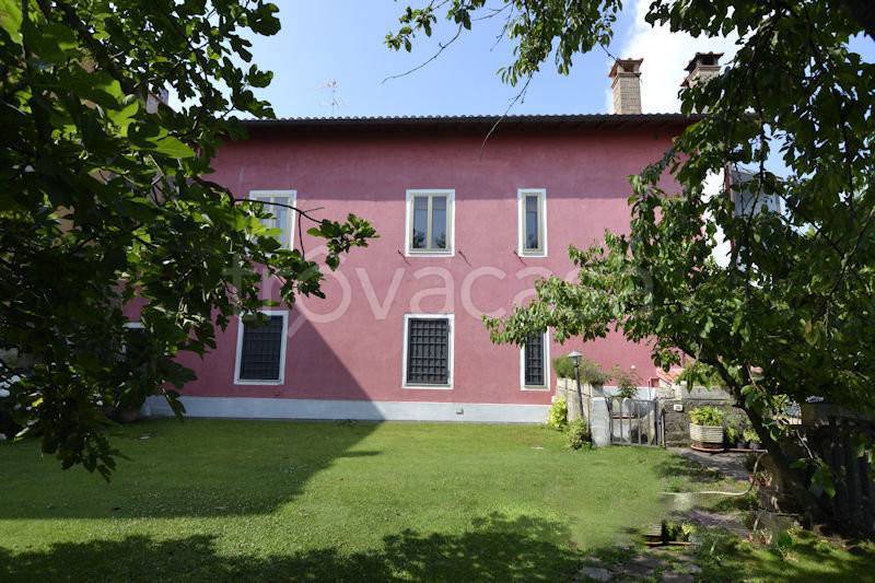 casa indipendente in vendita a Capranica