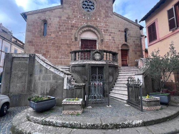 casa indipendente in vendita a Capranica
