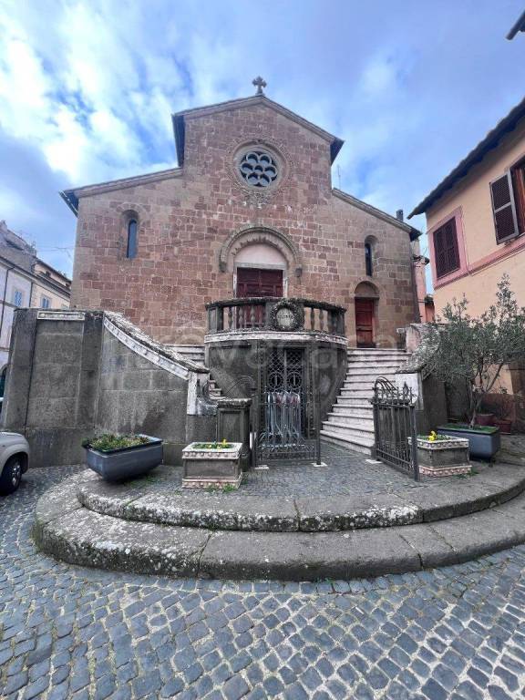 casa indipendente in vendita a Capranica
