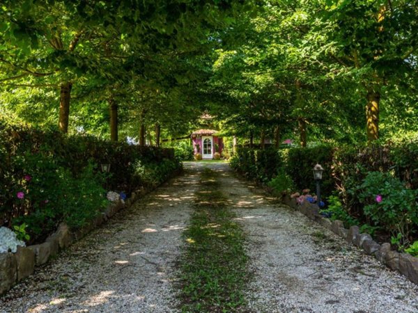 casa indipendente in vendita a Capranica