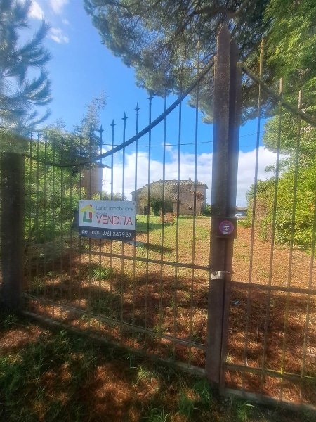 locale di sgombero in vendita a Capranica