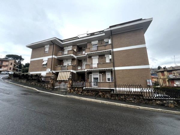 appartamento in vendita a Capranica