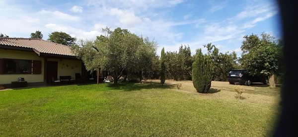 casa indipendente in vendita a Capranica