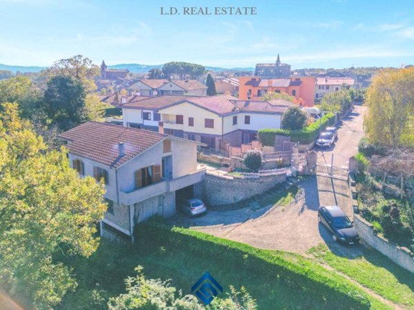 casa indipendente in vendita a Capranica