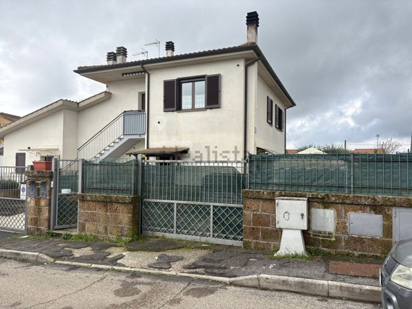 appartamento in vendita a Capranica in zona Capranica Scalo