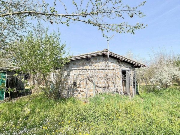 locale di sgombero in vendita a Capranica