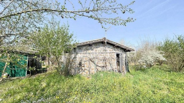 locale di sgombero in vendita a Capranica