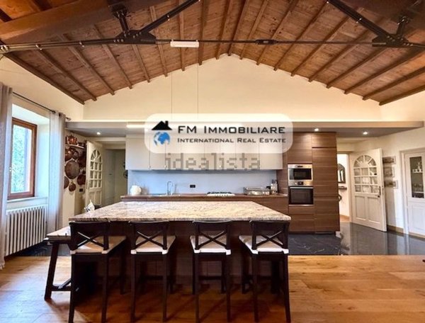 casa indipendente in vendita a Capranica