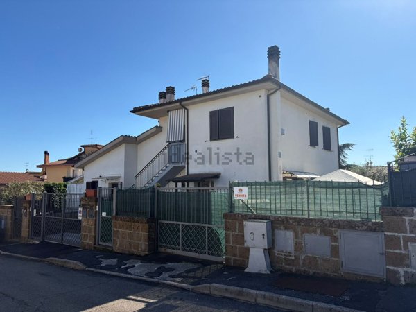 appartamento in vendita a Capranica in zona Capranica Scalo